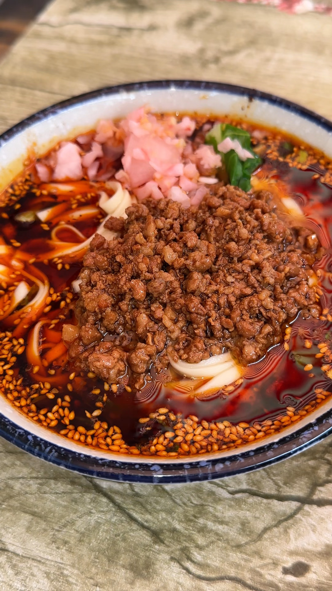 郫县最好吃的韭菜叶子面,熟油辣子香的批爆