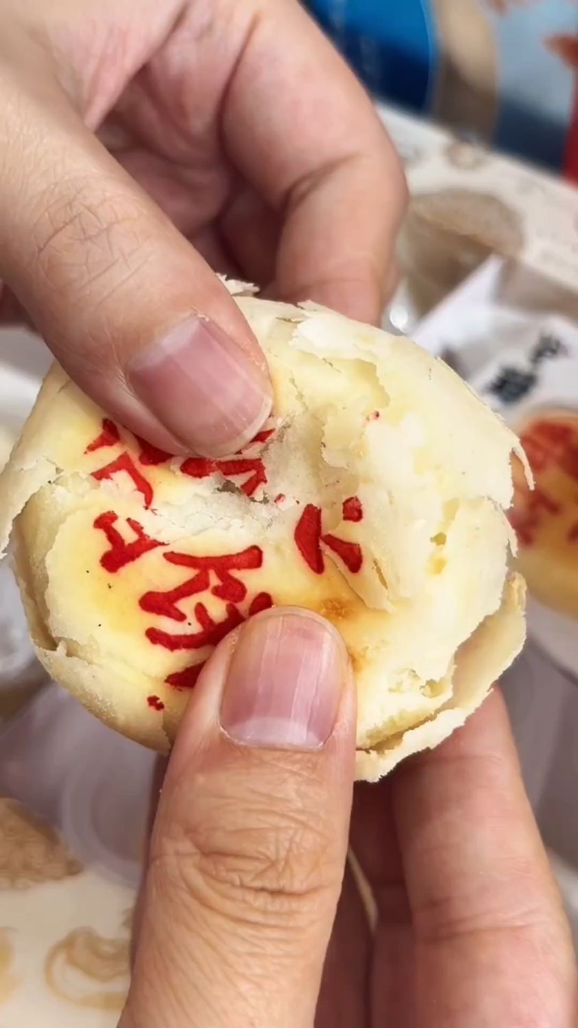 来西安旅游必带的旅游特产美食小吃特色糕点水晶饼,外皮酥脆