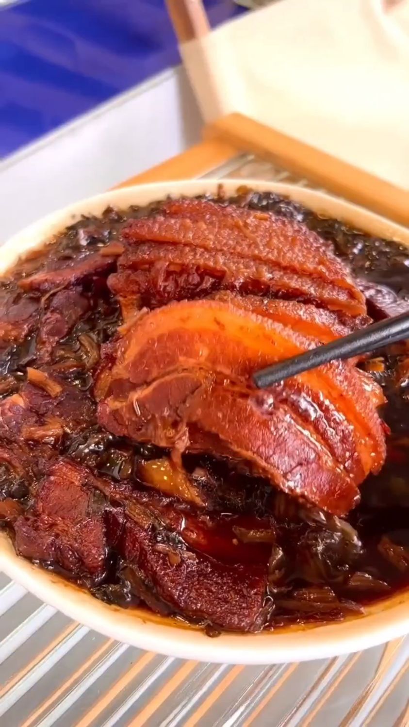 想吃梅菜扣肉自己不会做,有了这款梅菜扣肉上锅蒸几分钟就可以
