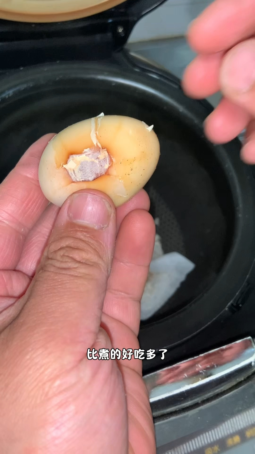 家里有电饭煲一定要试试这个盐焗鸡蛋,真的太好吃了