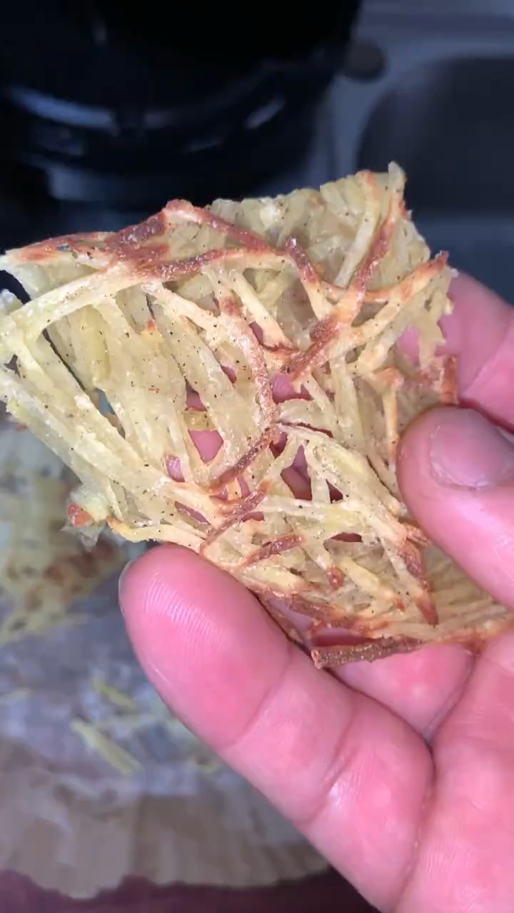 如果你有一个空气炸锅,那这个焦香酥脆的土豆饼一定要试试