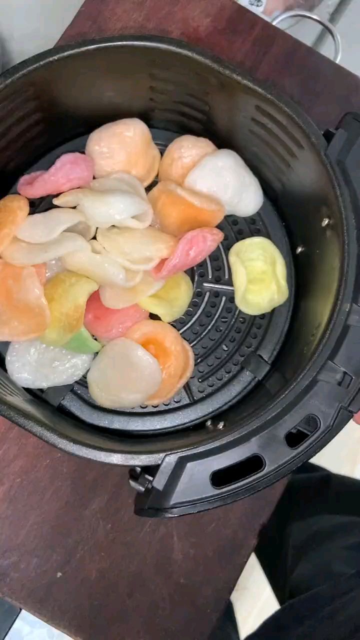 没想到用空气炸锅,也能做五颜六色的炸虾片