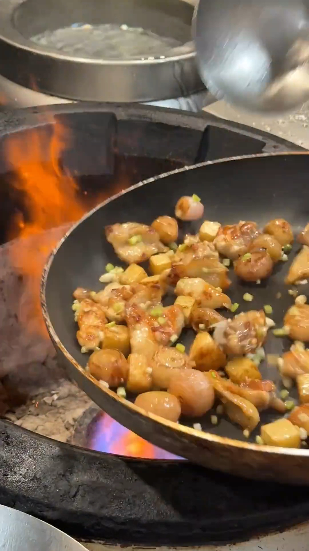 在高端餐厅10多年粤菜的大师一道干葱啫鸡大家看看值不值18000