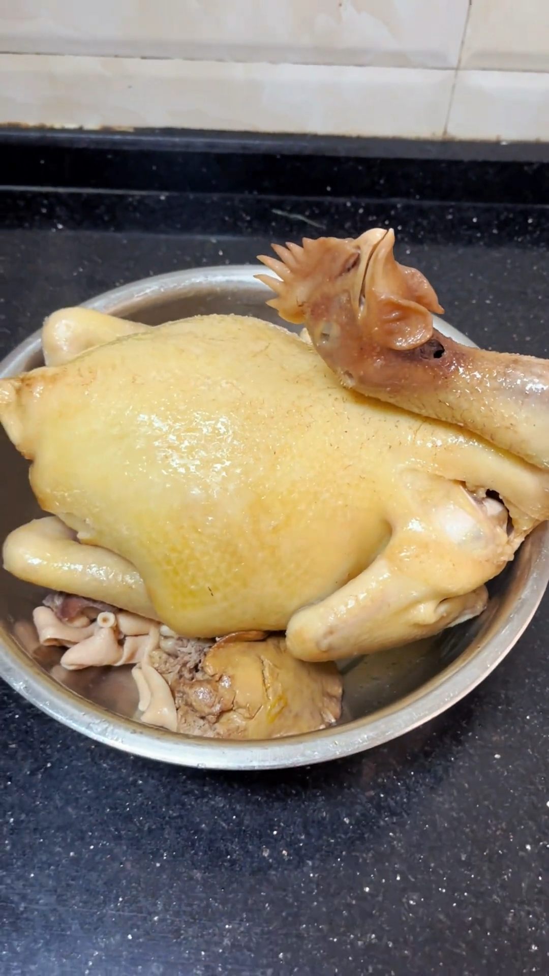 湛江招牌白切鸡，主要的是口感好，皮脆吃起有嚼劲。你们喜欢吃吗