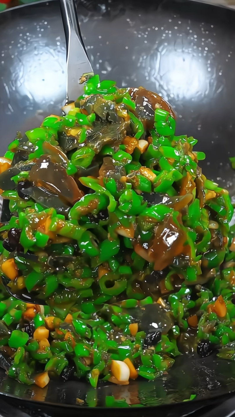 简单又下饭的青椒皮蛋,拌着米饭吃太好吃了!#家常菜