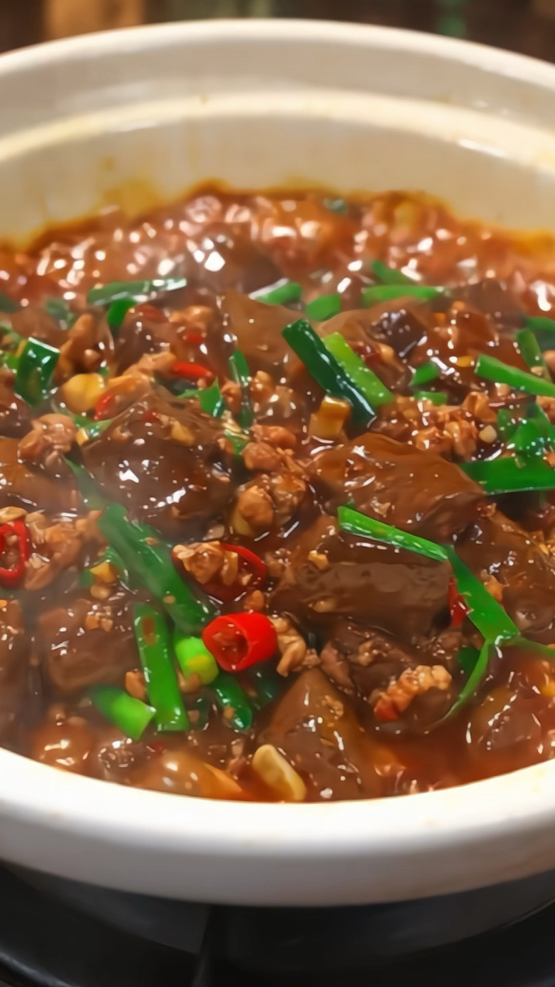 下次想吃鸭血不知道怎么做,就像我这样做个韭菜肉末烧鸭血