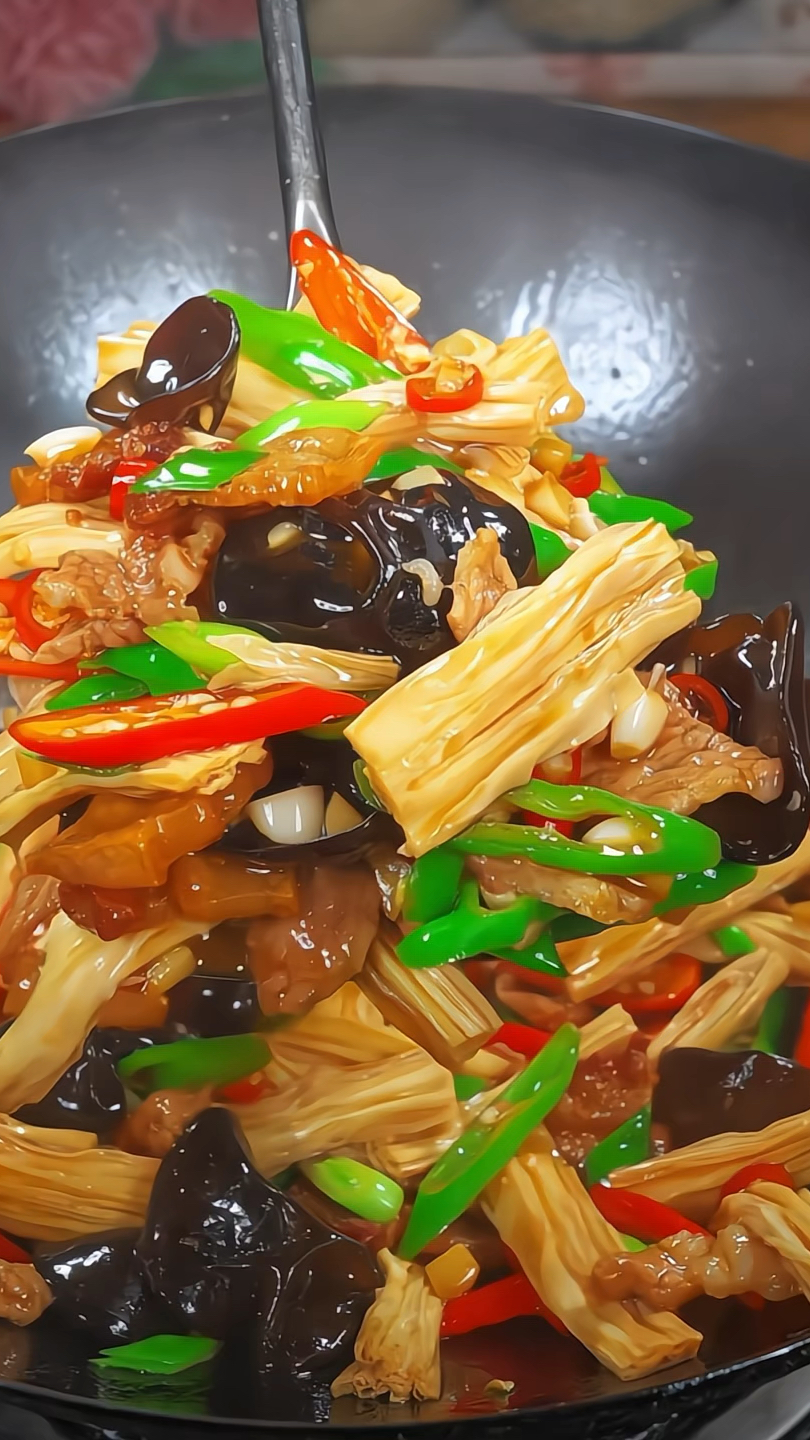 腐竹炒木耳是一道又简单又好吃的下饭菜,我家隔三差五就要安排!
