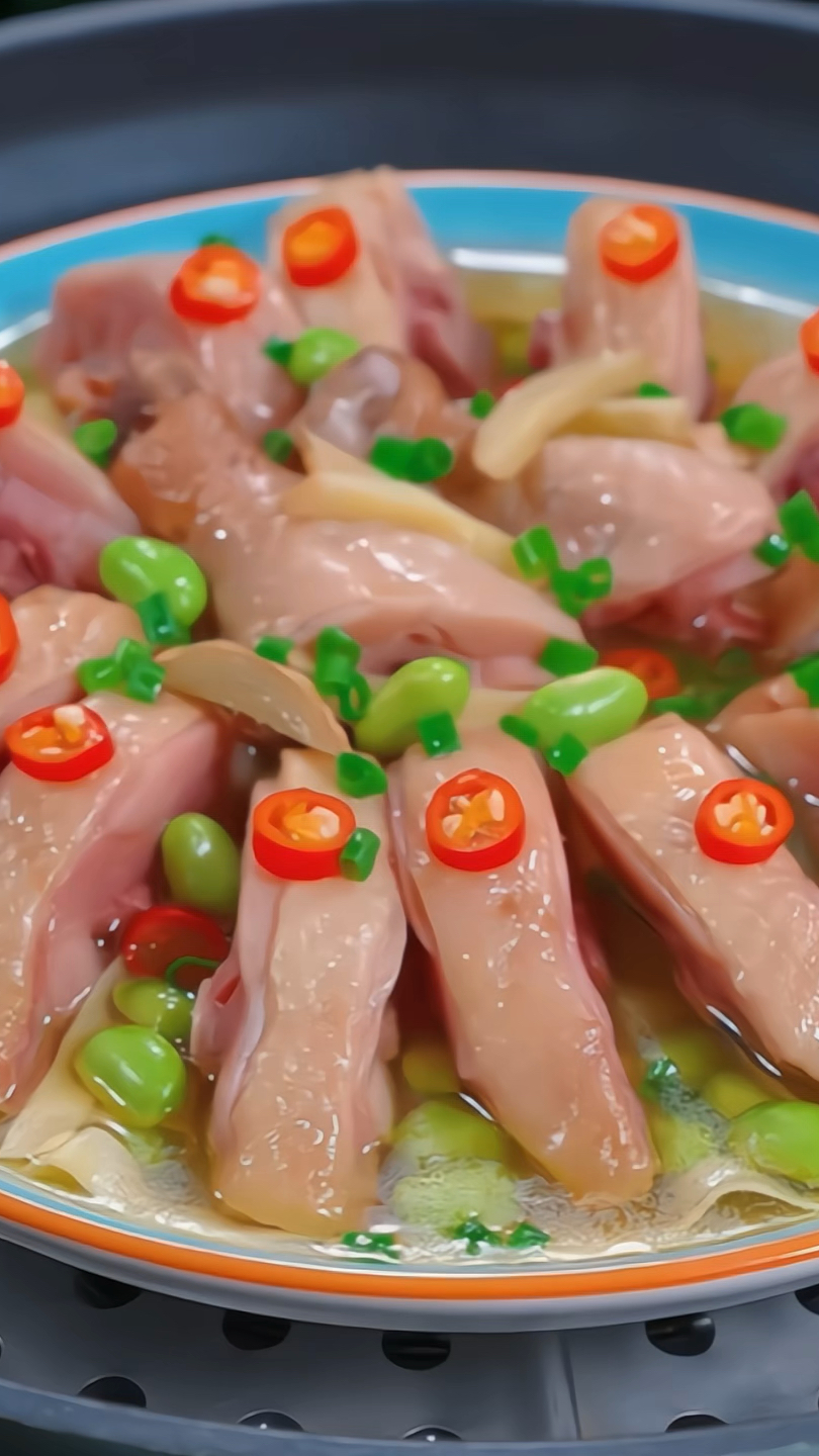 吃一次就爱上的腊鸡腿蒸毛豆可真的太香了,肉嫩紧实鲜香