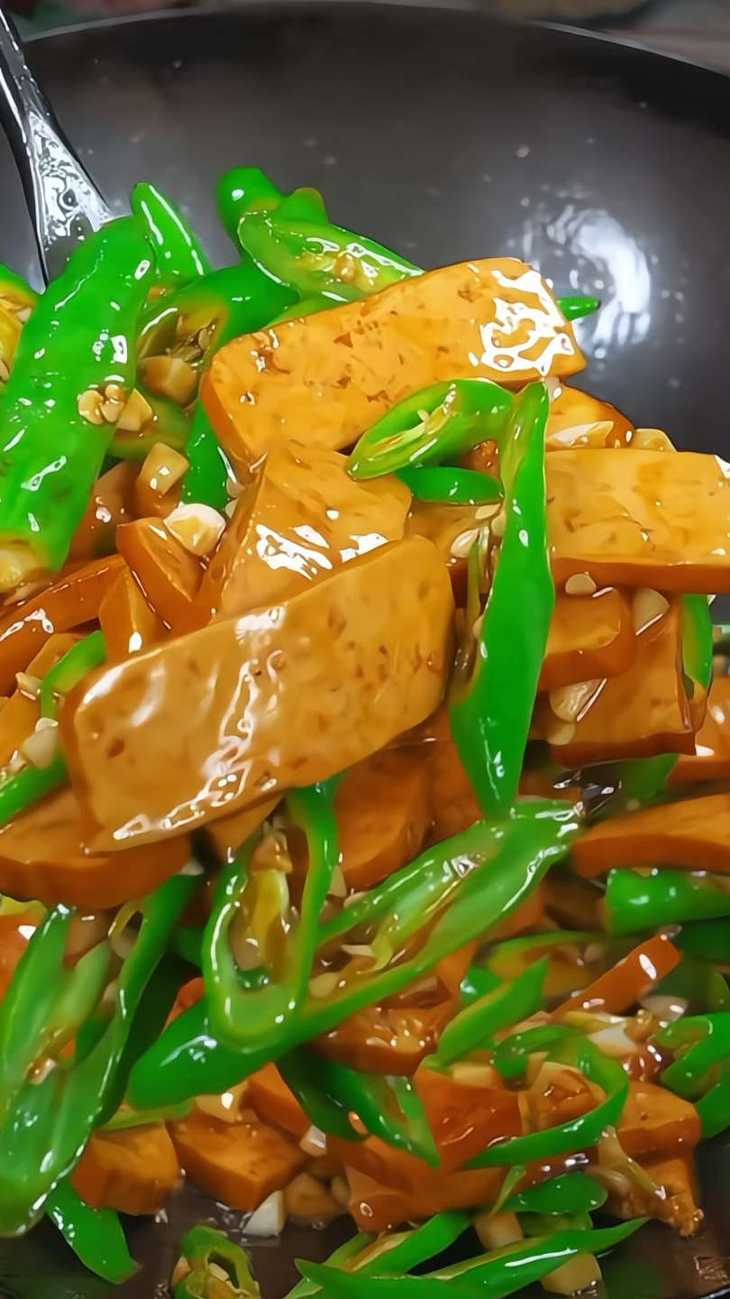 这道攸县香干炒青椒,就算不加一点肉都是那么好吃下饭!#家常菜