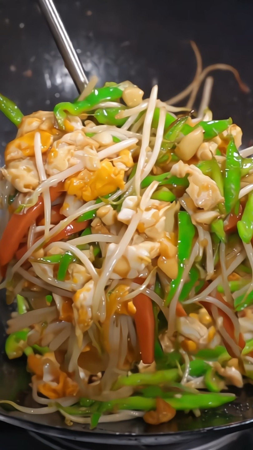 鸡蛋炒豆芽像我这样炒出来真的非常下饭，鸡蛋嫩滑，豆芽爽脆