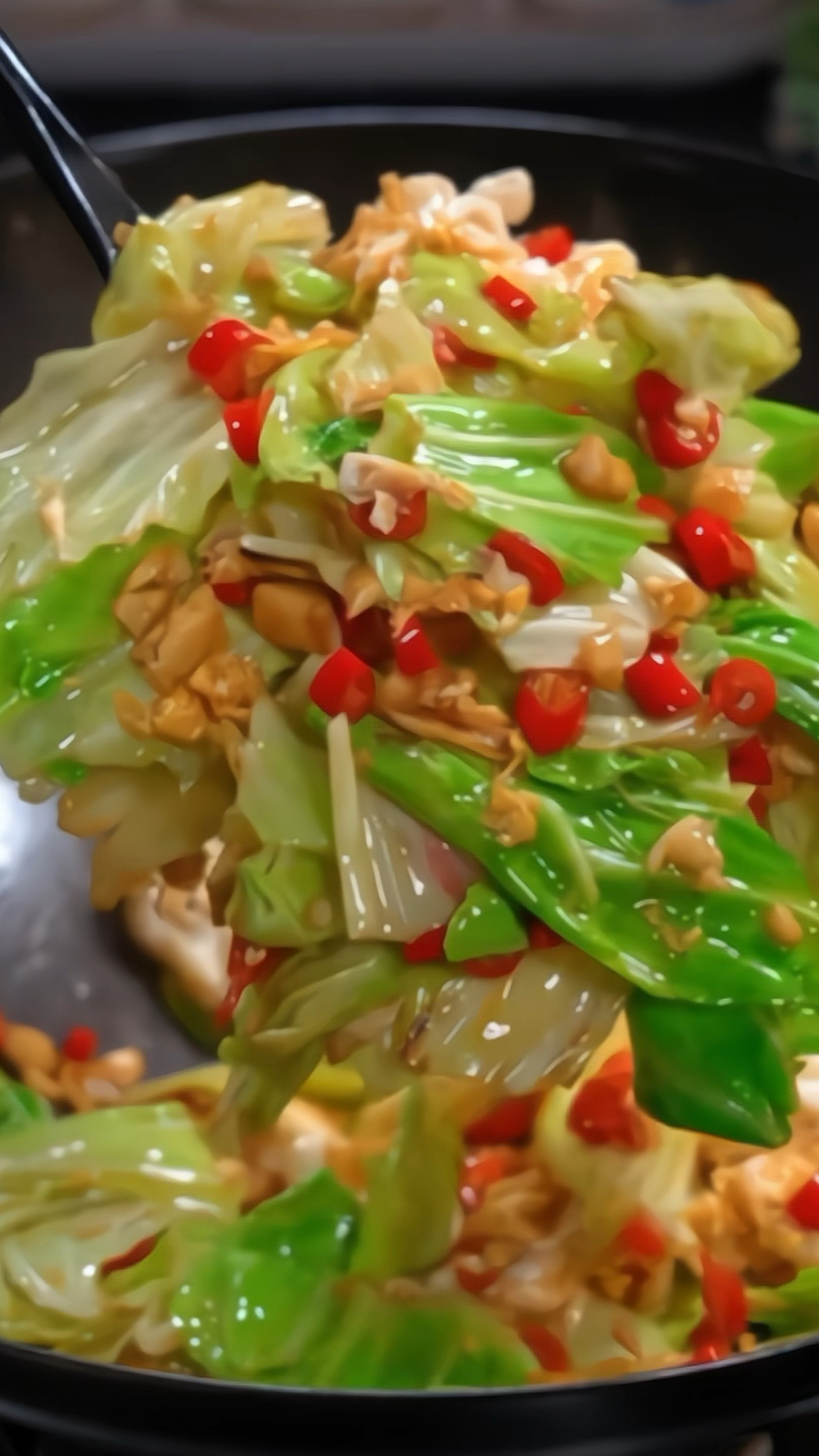 包菜每次不要素炒了,像我这样炒鸡蛋真的太香太下饭#家常菜