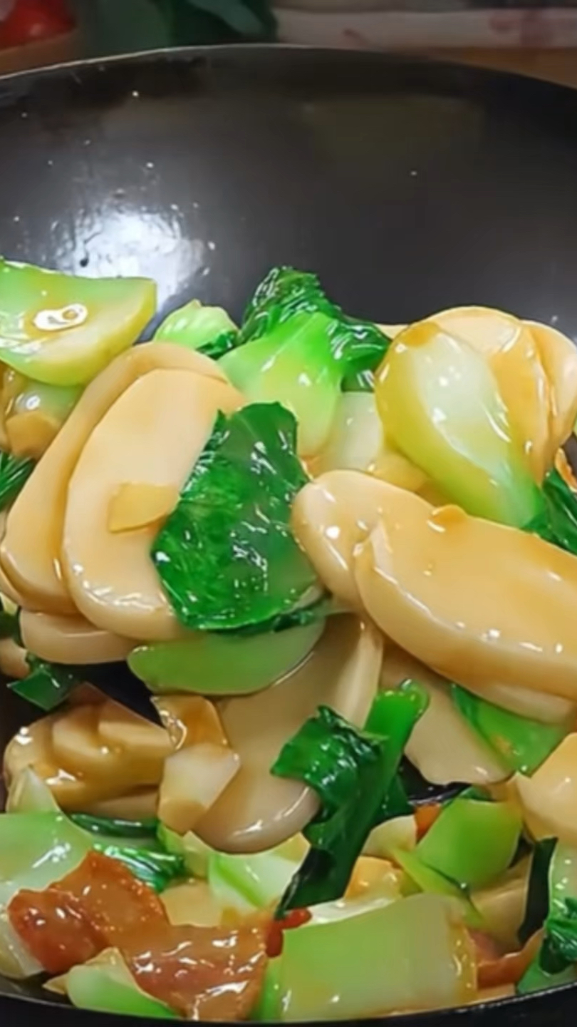 两分钟就可以搞定的青菜煮年糕,软糯细腻,特别的好吃!#家常菜