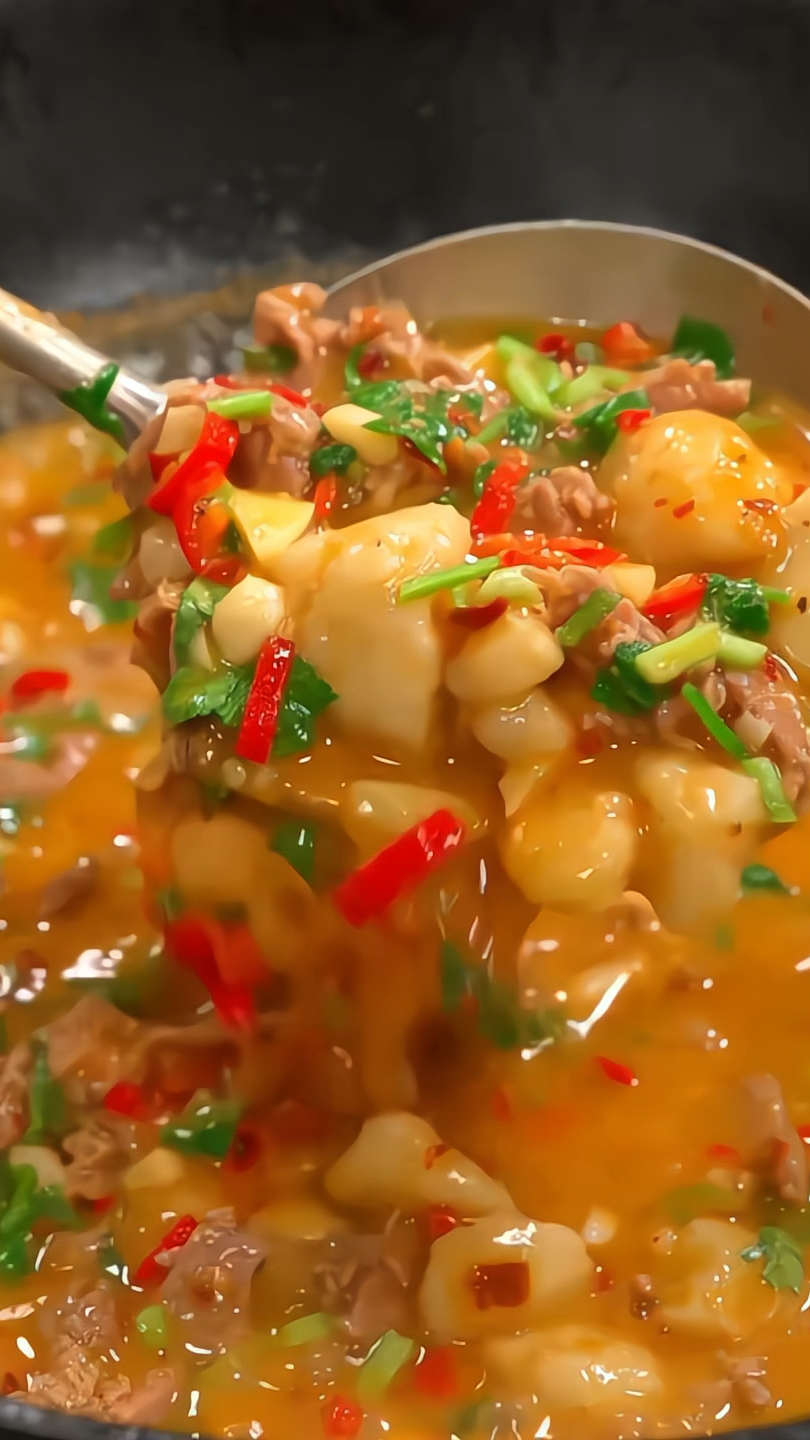 这道芋头牛肉汤,真的好好喝,汤浓味鲜,口感软糯适合拌饭吃!