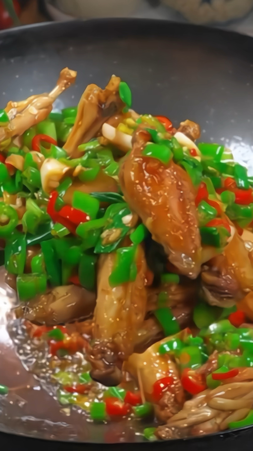 外焦里嫩的青椒炒鸡翅,又香又下饭!#美食教程