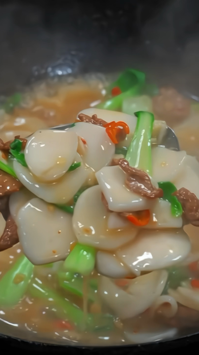 每次不想做饭，家里就做上这一锅年糕汤，软软糯糯的特别好吃