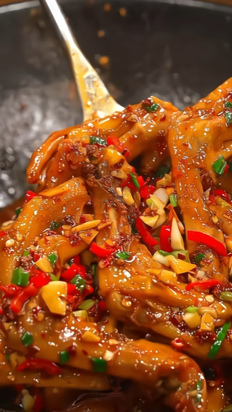 又香又辣的香辣鸭爪,可以下饭也可以当追剧小零食,真的好好吃