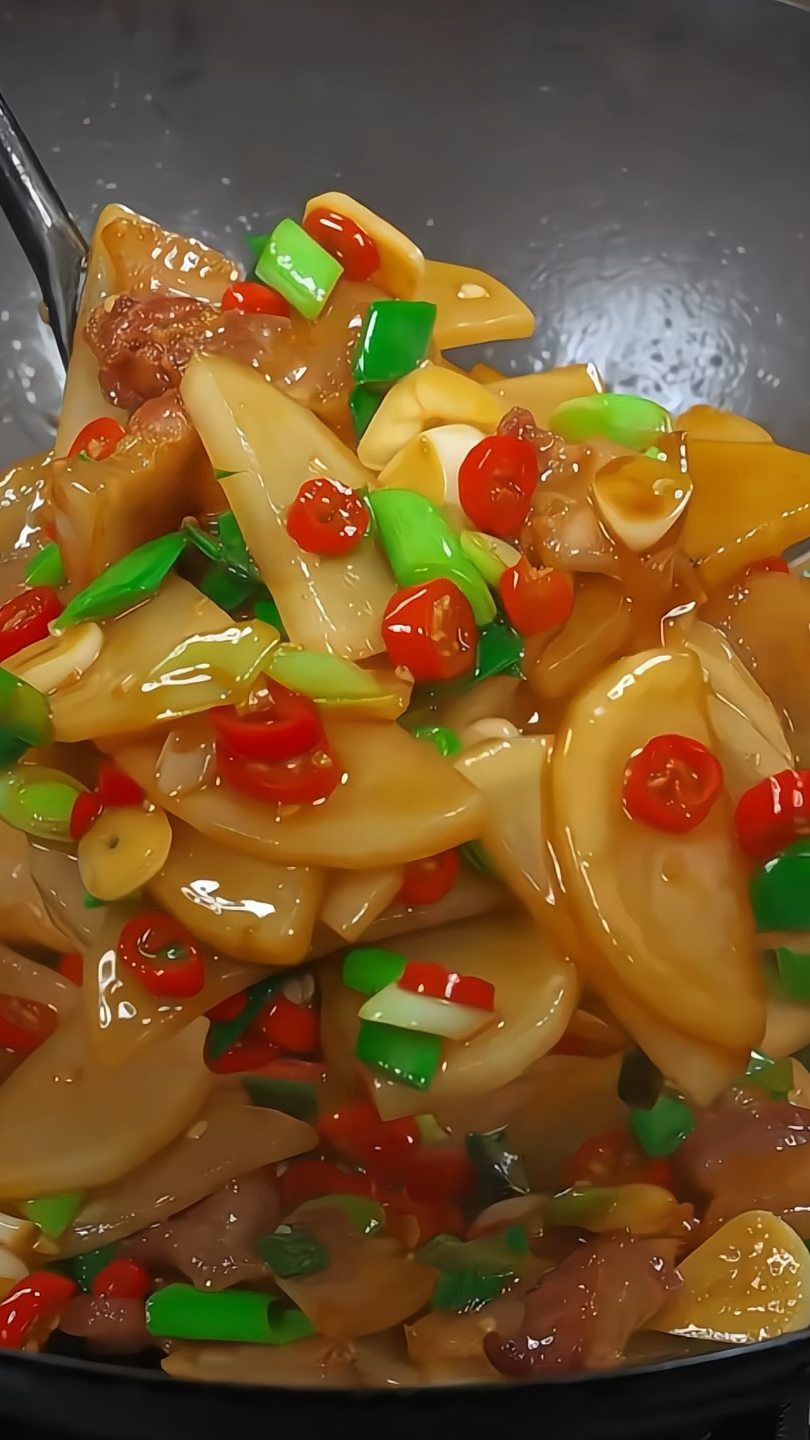 白萝卜炒肉,既好吃又下饭,记得多煮点米饭!#家常菜