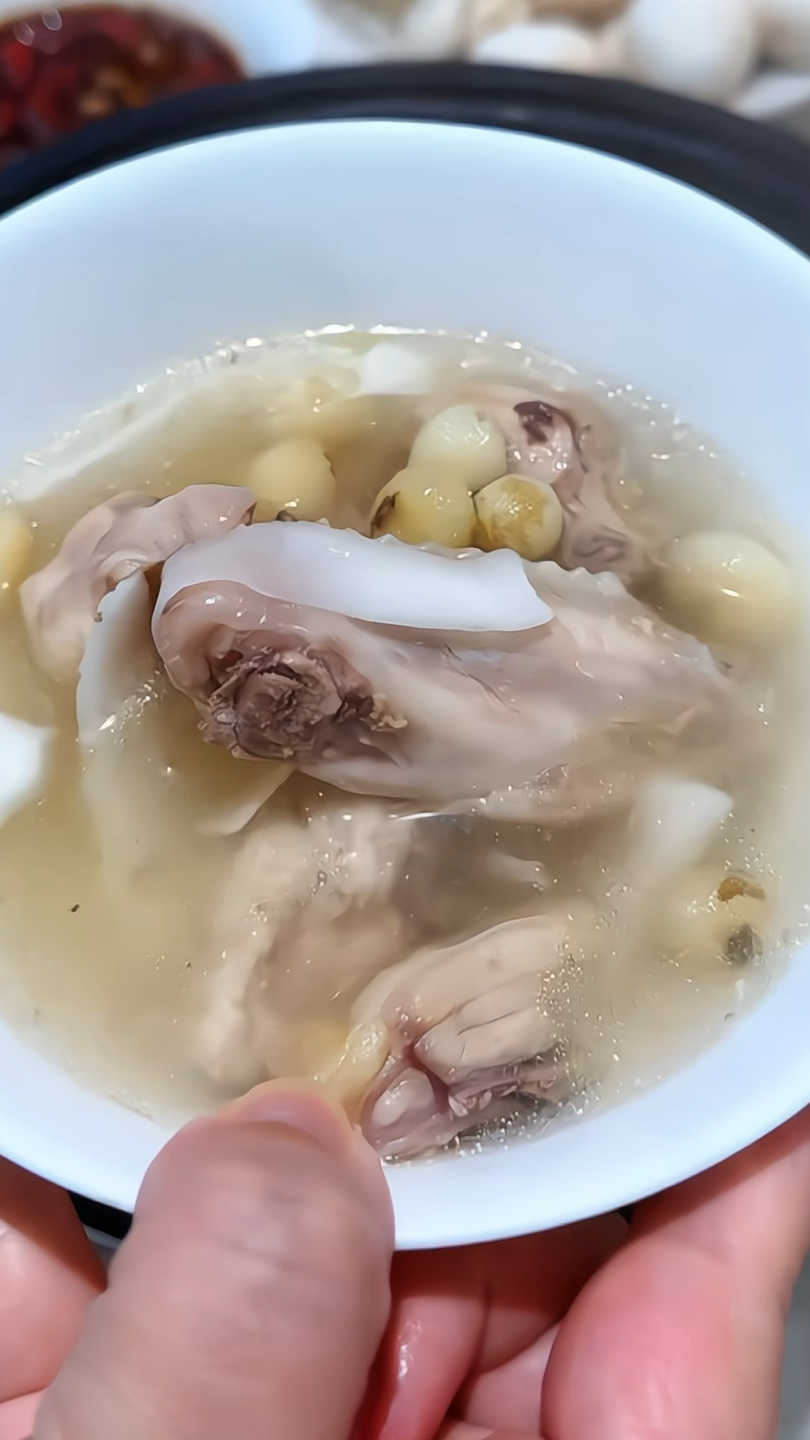 天冷了,在家做上一个海南椰子鸡,鲜嫩多汁,太好吃了 #家常菜