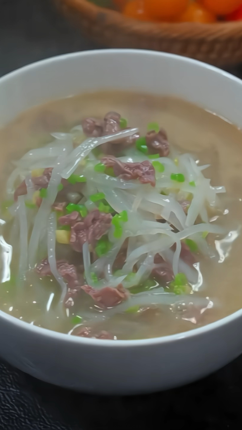 秋冬多给孩子做上这碗萝卜丝牛肉汤,好吃营养,特别鲜美