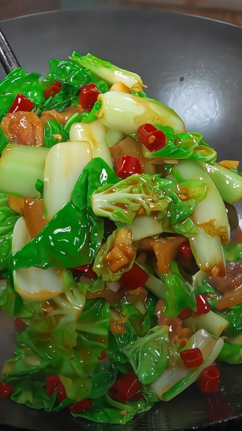 简单又好吃的小白菜炒五花肉，又是两碗米饭的一天！#家常菜
