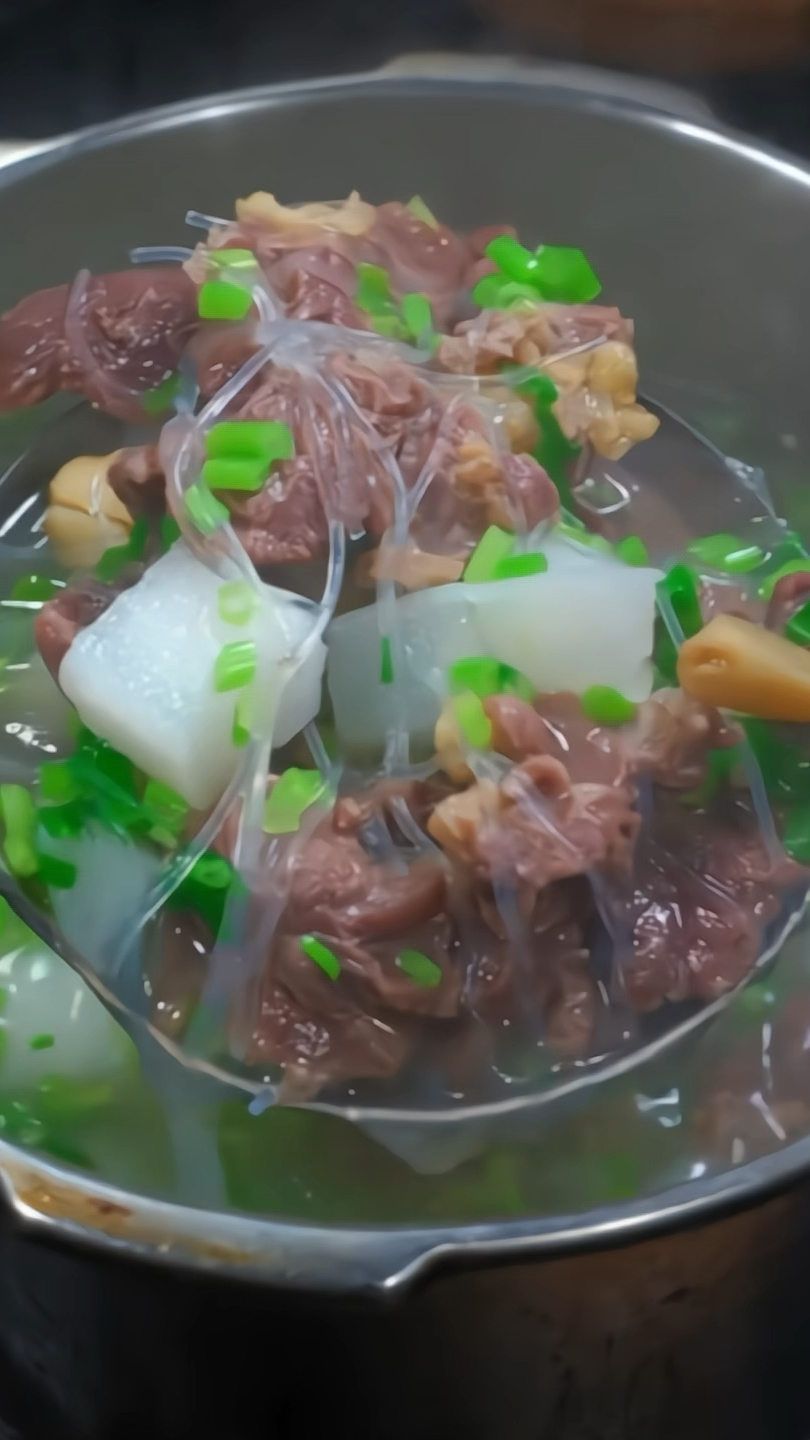 特别鲜美的牛肉萝卜粉丝汤  #家常菜
