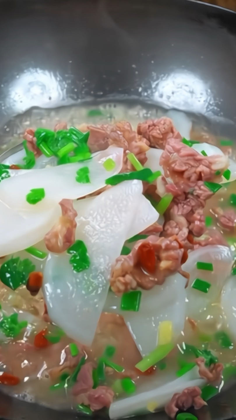冬吃萝卜夏吃姜,冬天多喝汤鲜肉嫩的白萝卜牛肉汤好处多多!