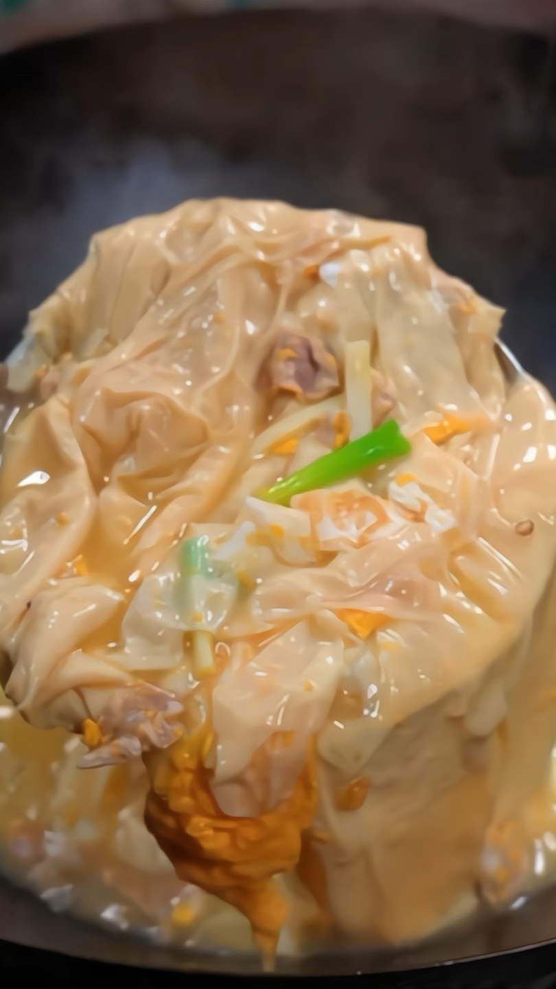天气冷了,多给家人安排上这道鸡蛋豆腐皮汤,真的太鲜太好喝了