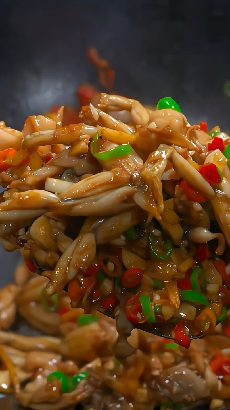 就这盘爆炒田鸡,嫩的弹牙、辣的过瘾、香的入味,好吃到起飞!