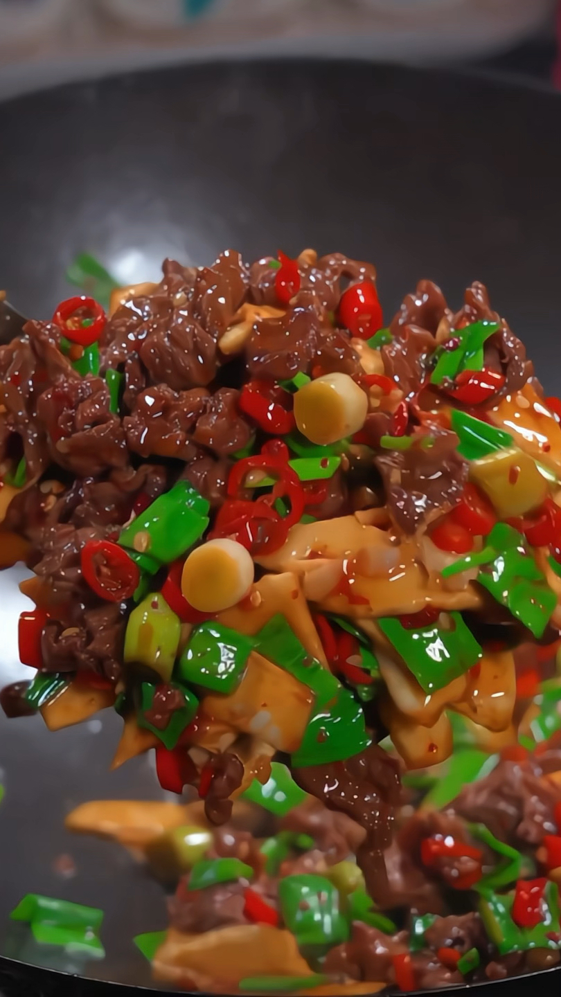 这是属于冬季独有的风味,冬笋炒牛肉香辣下饭,真的太香了!