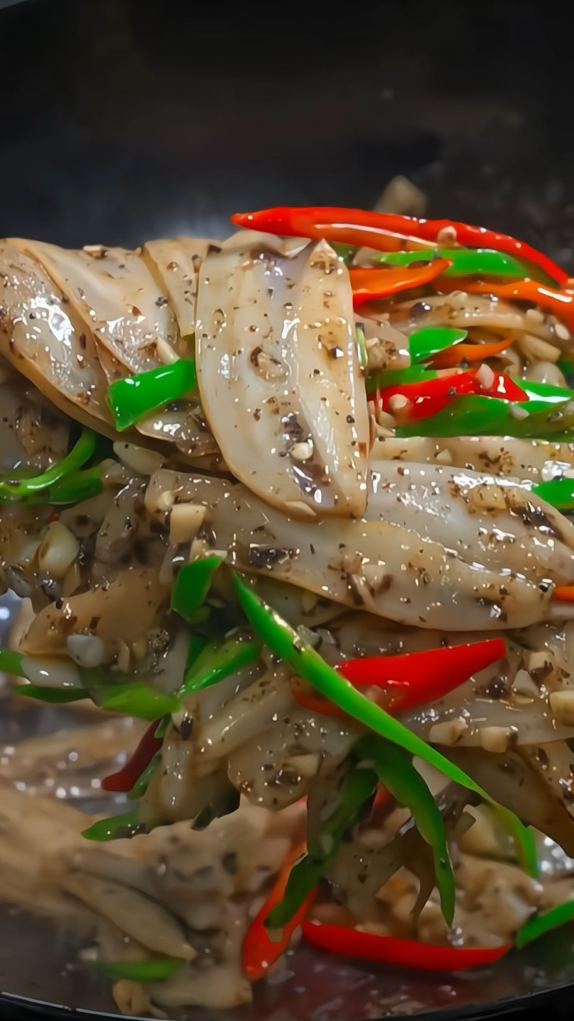解锁黑松露的新吃法,黑松露鲜香无比,藕片脆嫩爽口