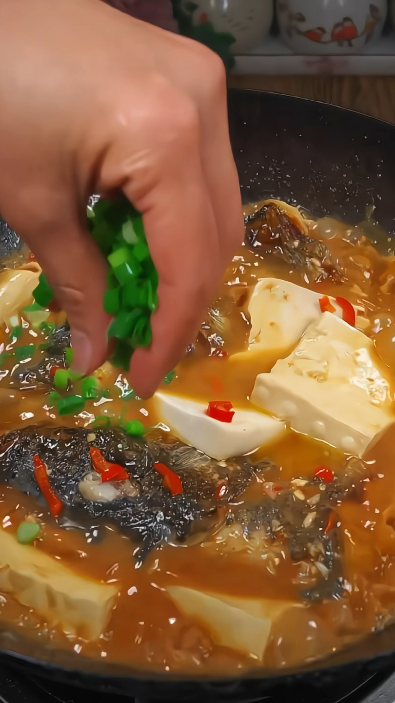 汤鲜味美的鱼头豆腐汤，又鲜又入味！