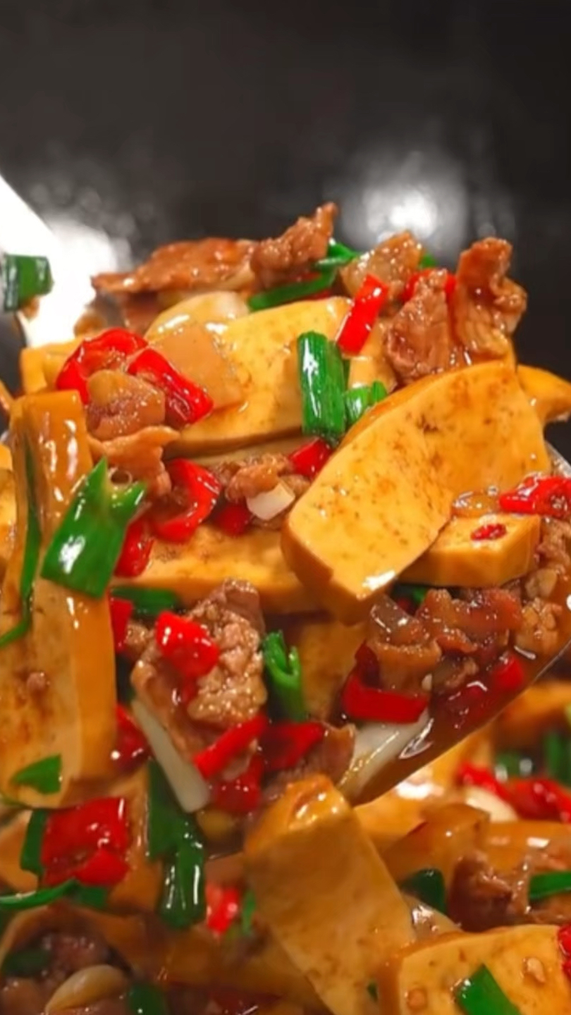 湘菜馆里点得最多的香干炒肉，用又软又嫩又Q弹的攸县香干