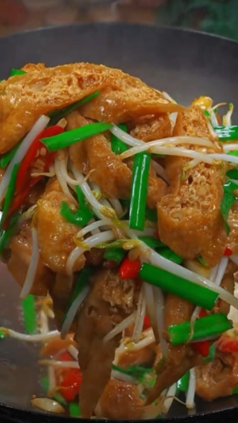 简单又好吃的韭菜豆芽炒油豆腐，又是费米饭的一天！