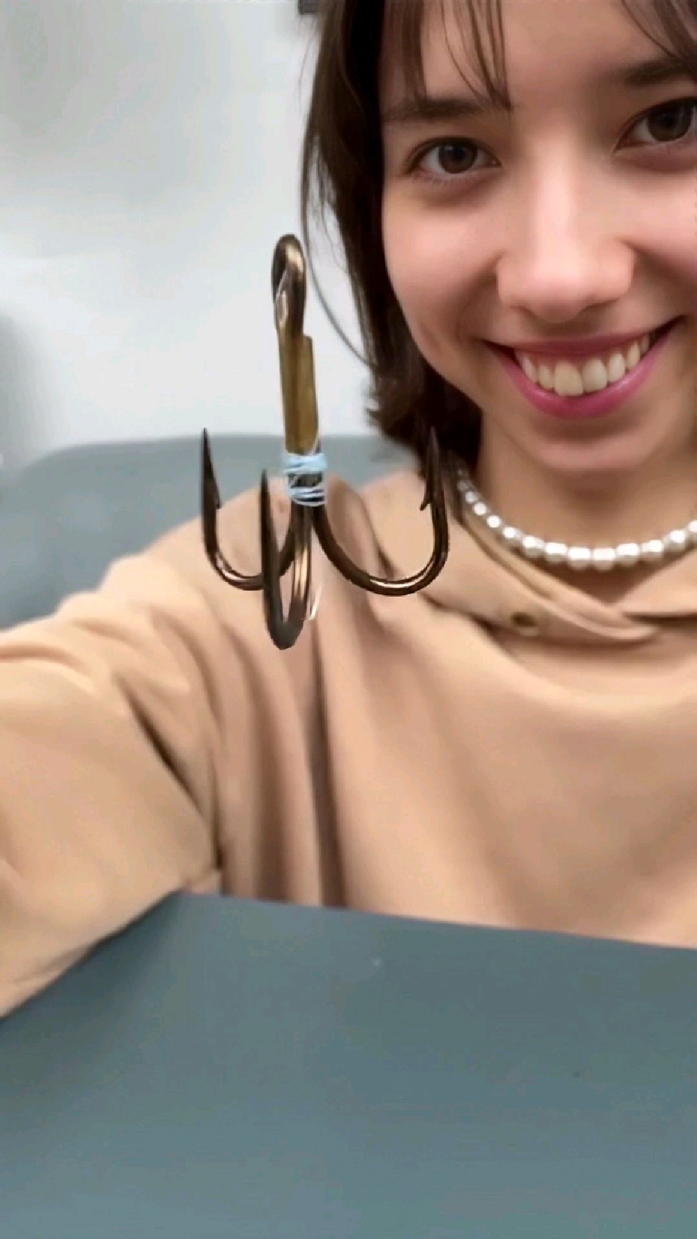 如何用矿泉水瓶盖制作出一卷坚韧的鱼线?这也太不可思议了!