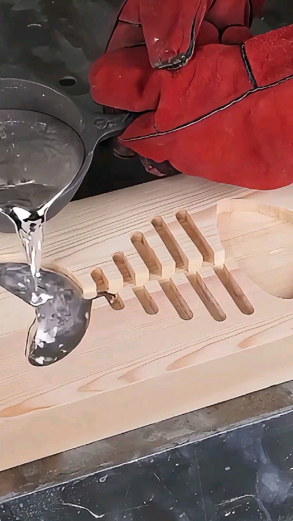 如何手工制作一个独一无二价格昂贵的鱼骨LOGO？