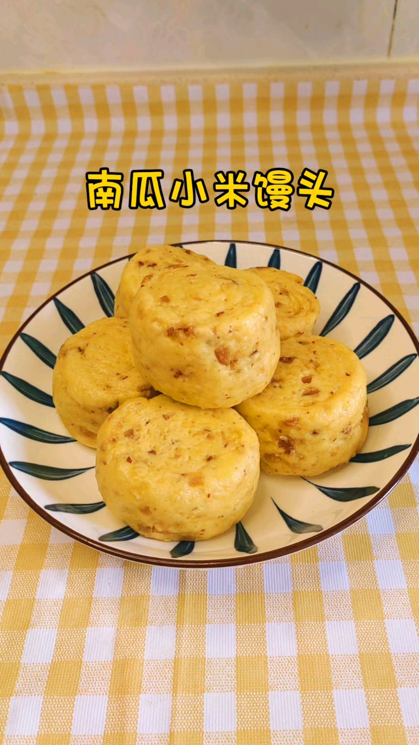 多吃黄色食物和发面食物对孩子脾胃很好，南瓜小米馒头，蓬松宣软
