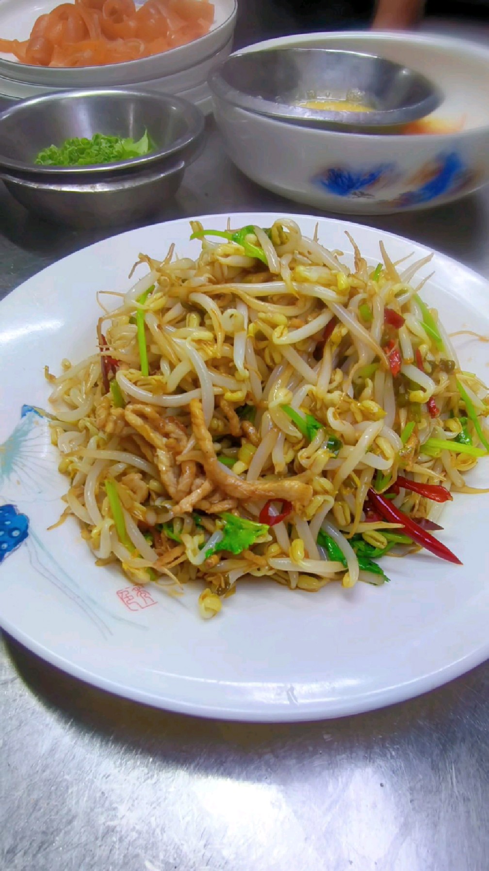 嘎嘎好吃的炒豆芽