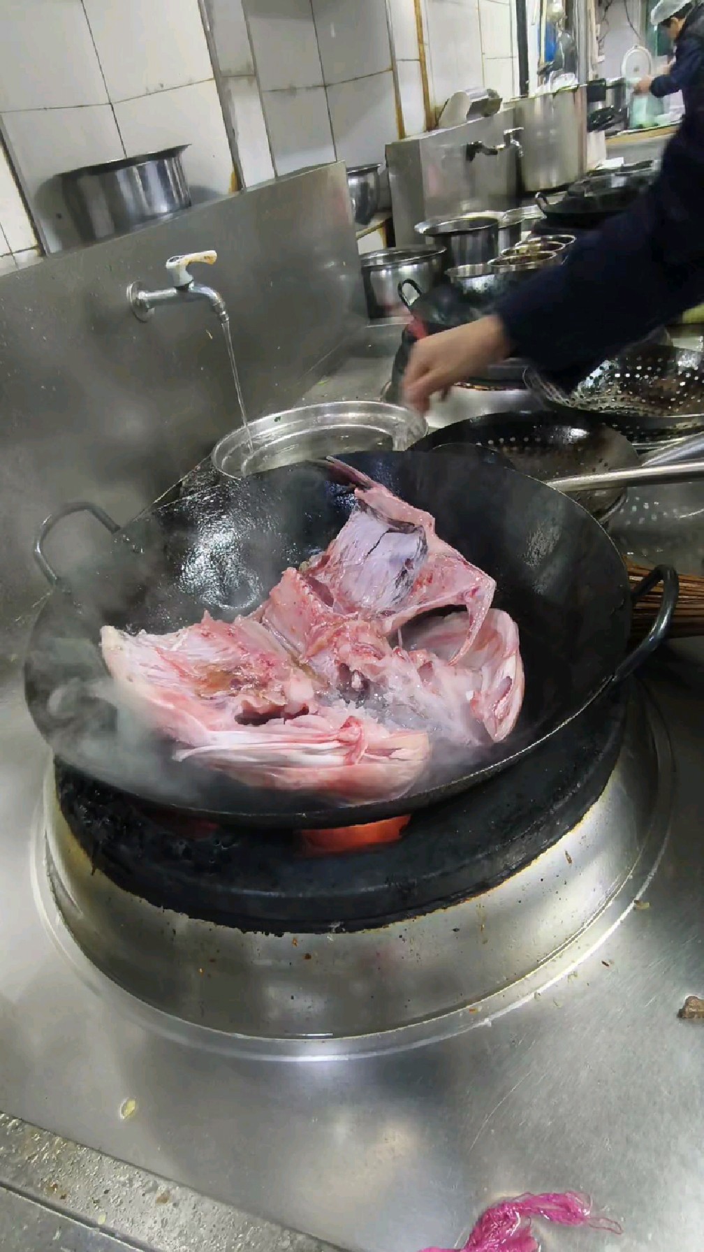 胖头鱼炖豆腐教程