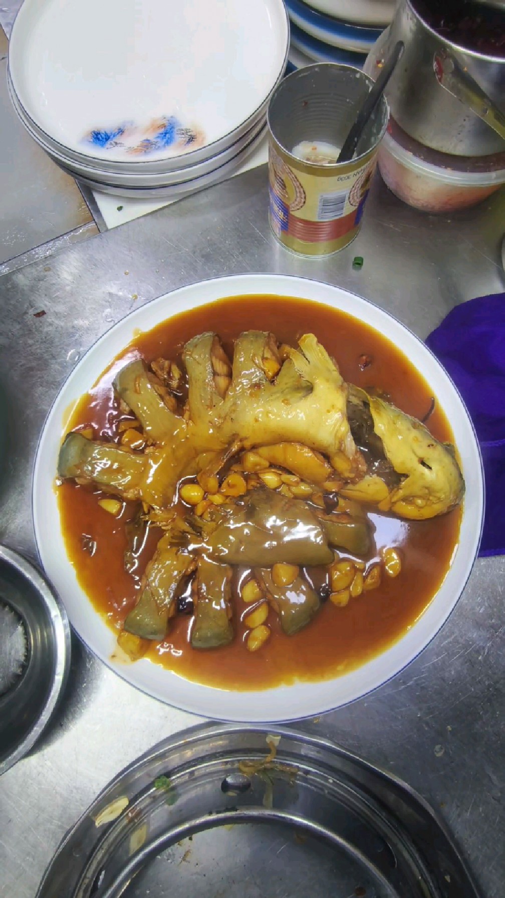 嘎嘎香的大蒜焖鲶鱼