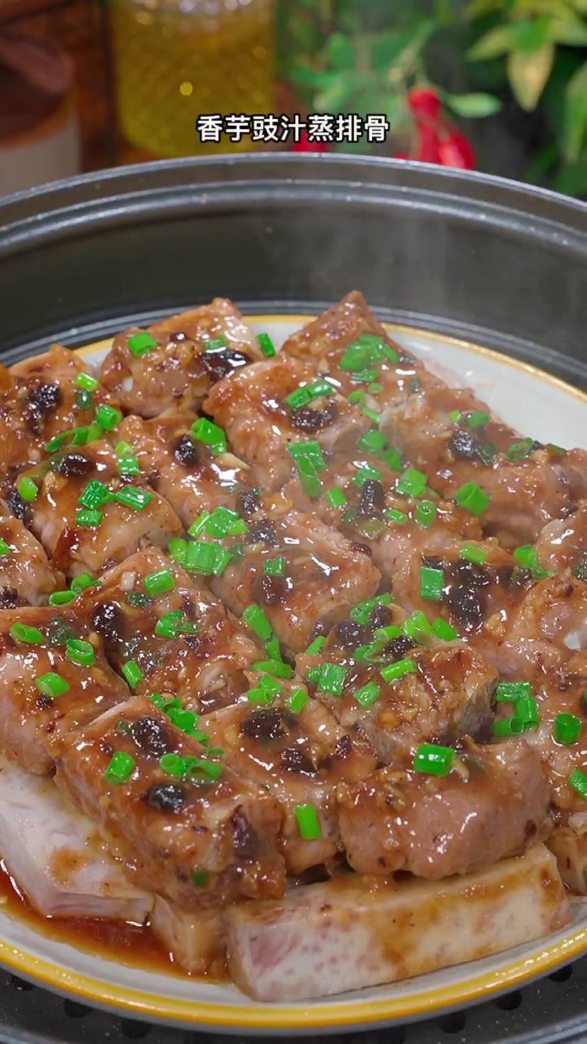 香芋蒸排骨是广东的一道名菜