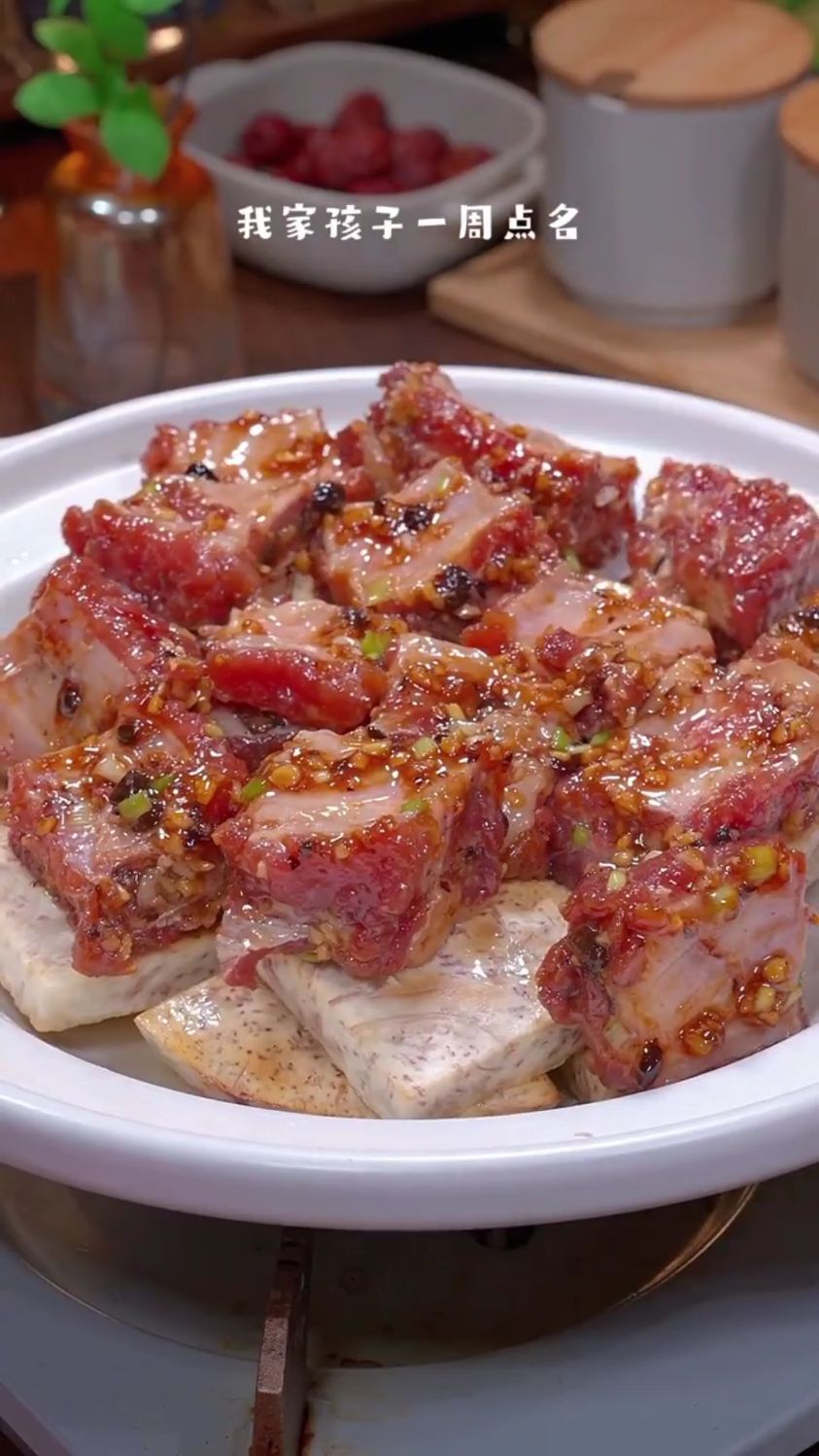 香芋排骨煲是一道特色粤菜