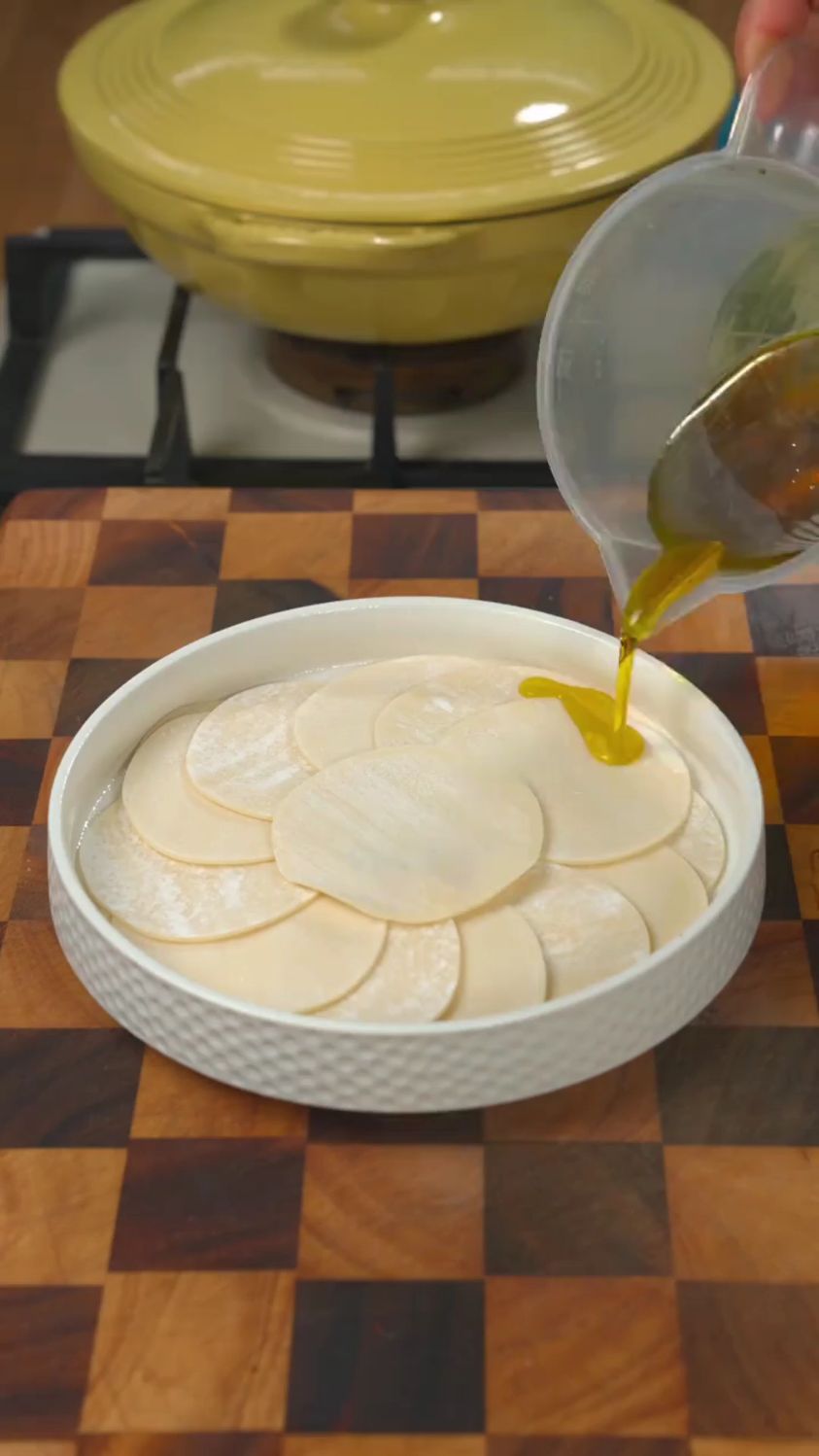 这个鸡蛋韭菜盒子超好吃,做法也简单