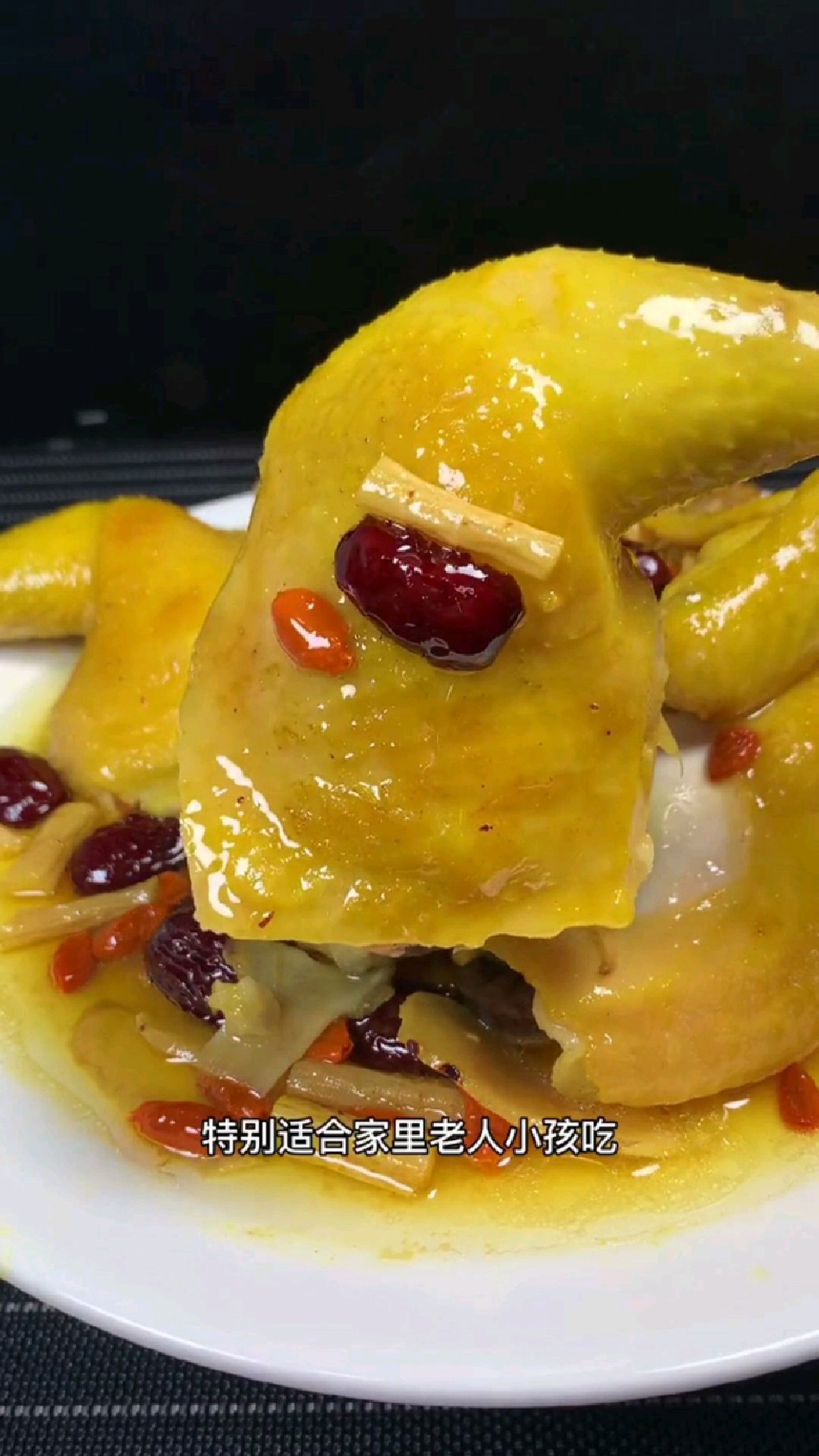 药膳蒸鸡,滋补得来,还嫩滑美味