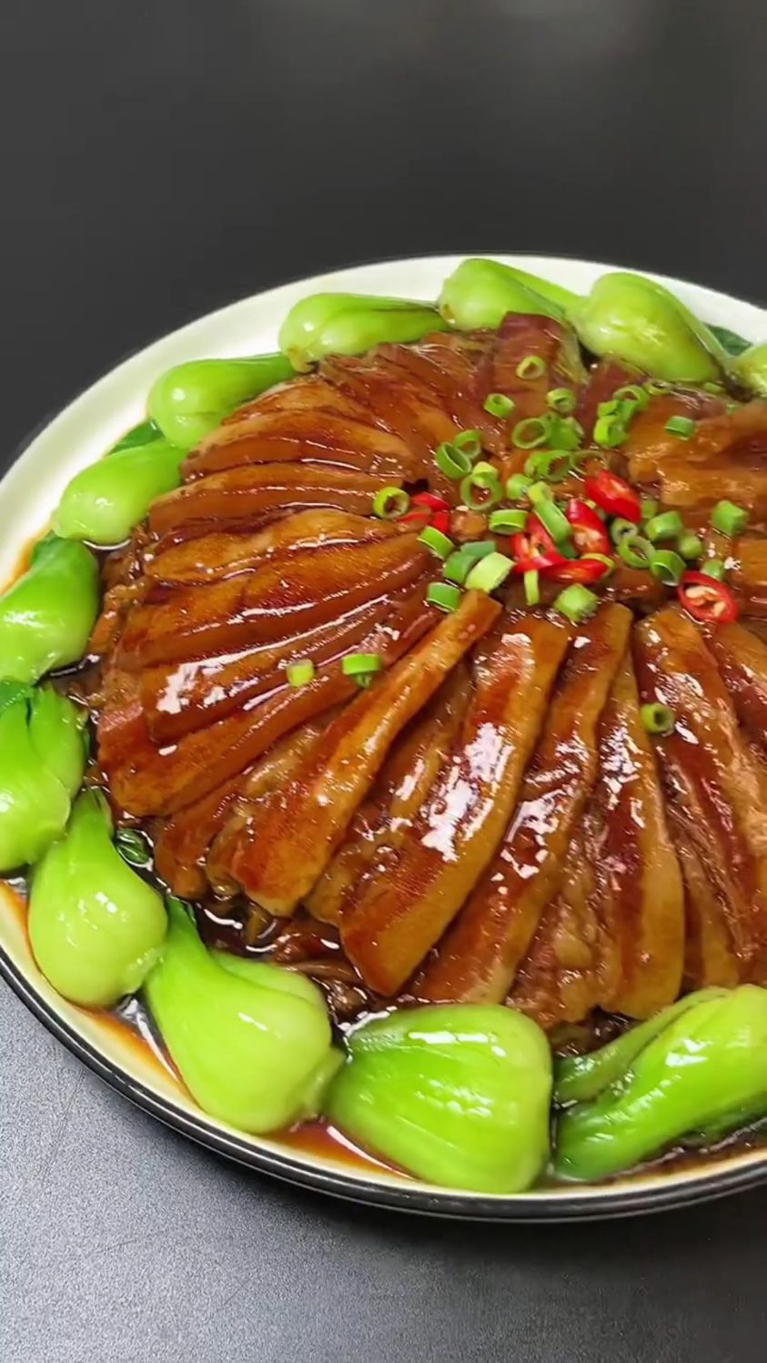 这是东北一道特色菜,酸菜蒸肉