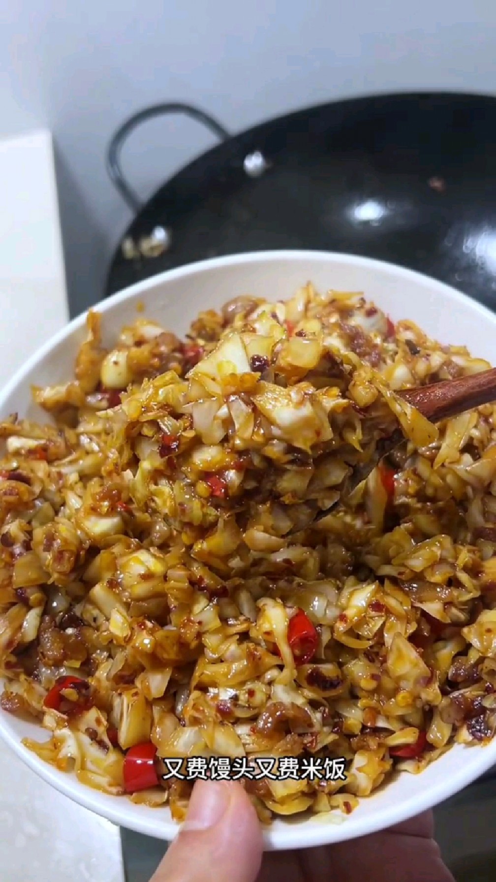 用包菜做成这样的酸菜超好吃又下饭