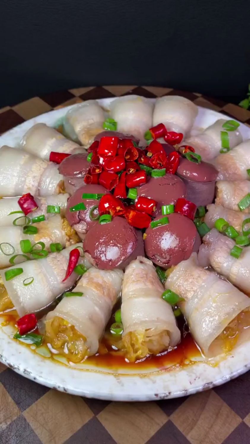 分享一道东北特色菜,白肉蒸酸菜