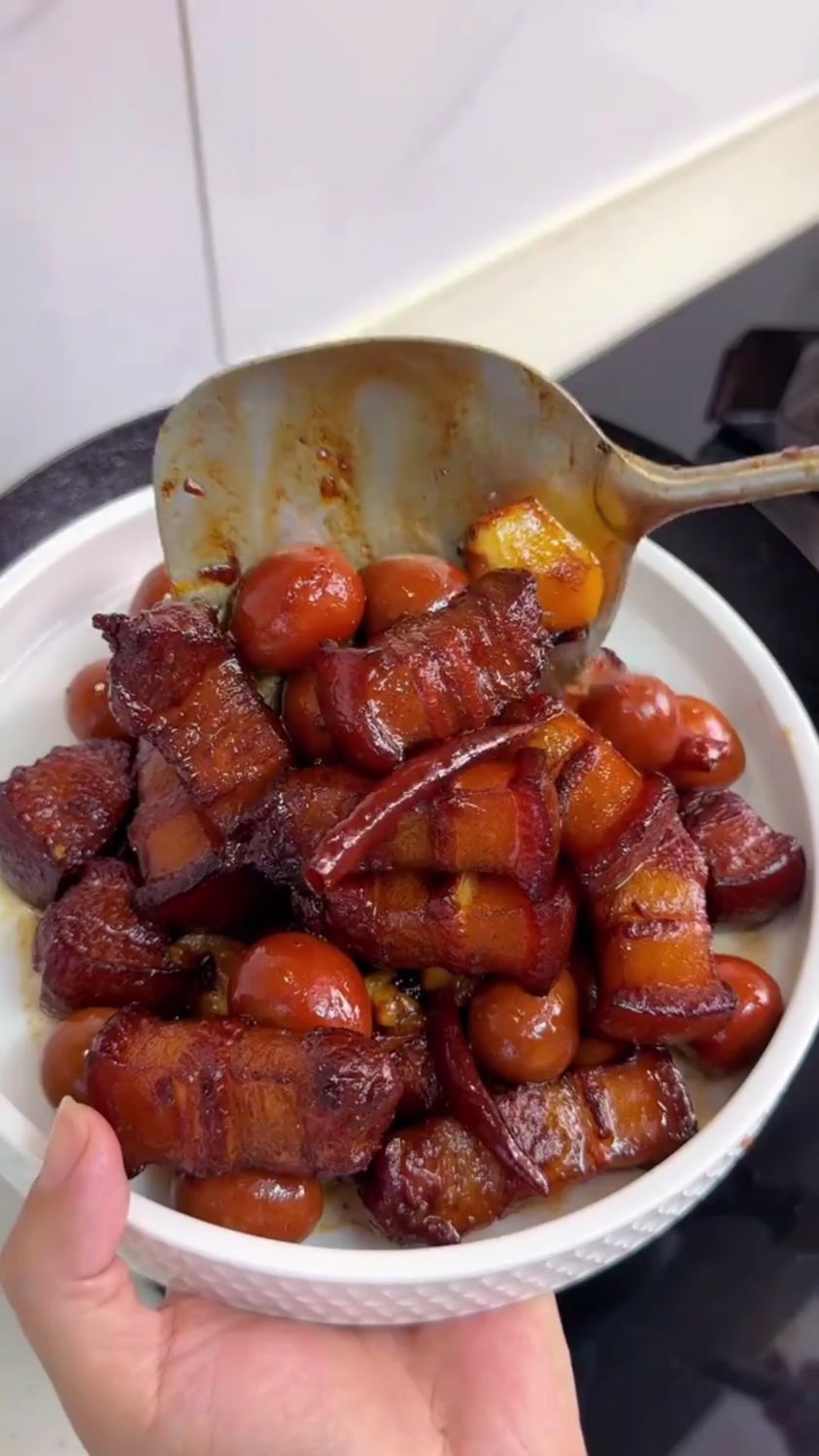 分享一道超好吃的鹌鹑蛋焖红烧肉的做法