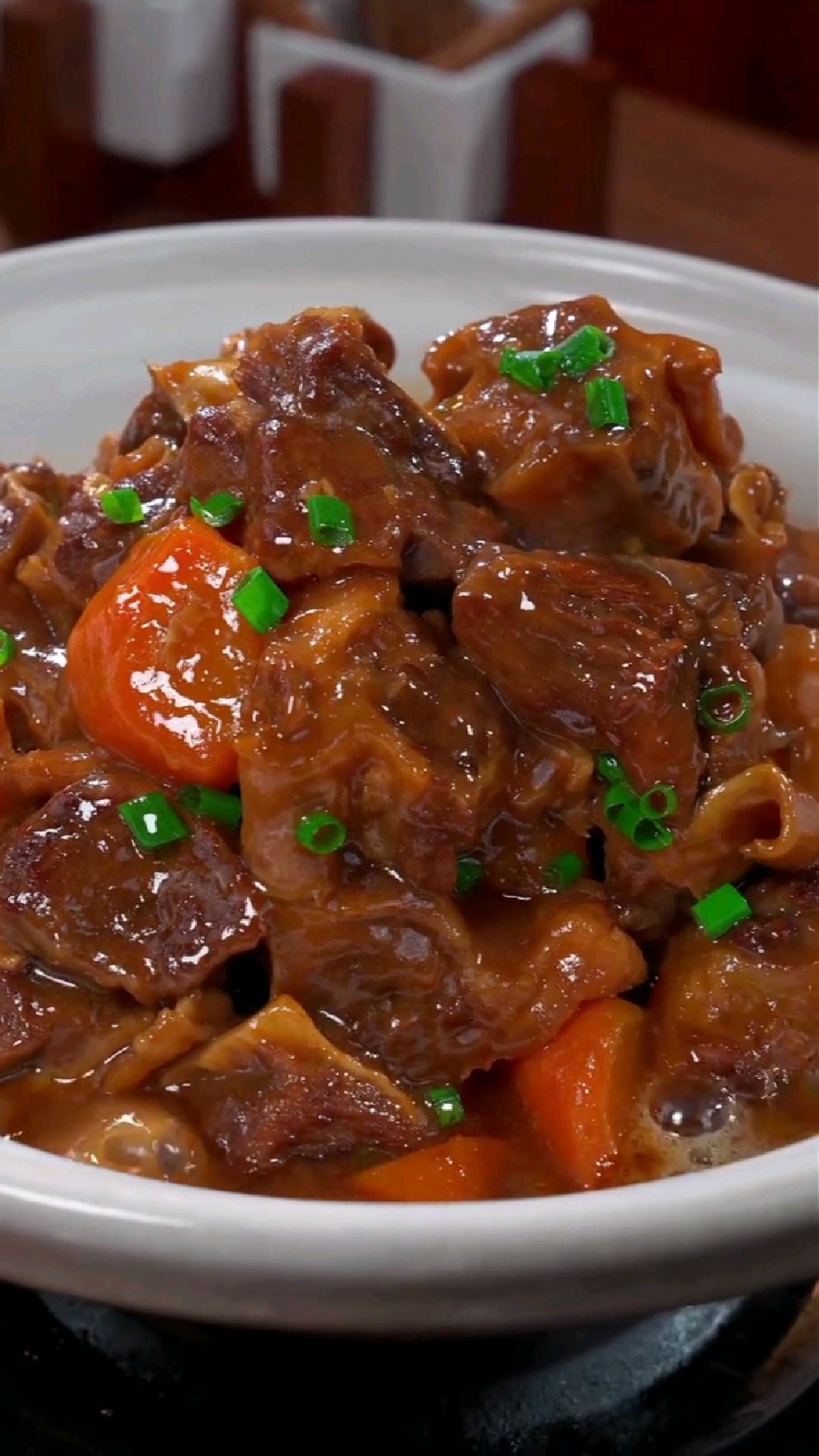 炖牛肉怎么做才不柴又入味好吃