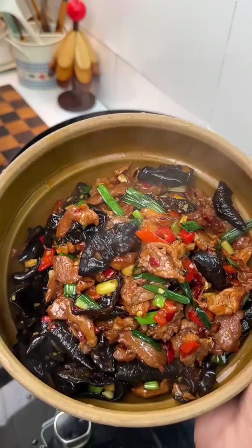 分享一道黑木耳炒肉的做法