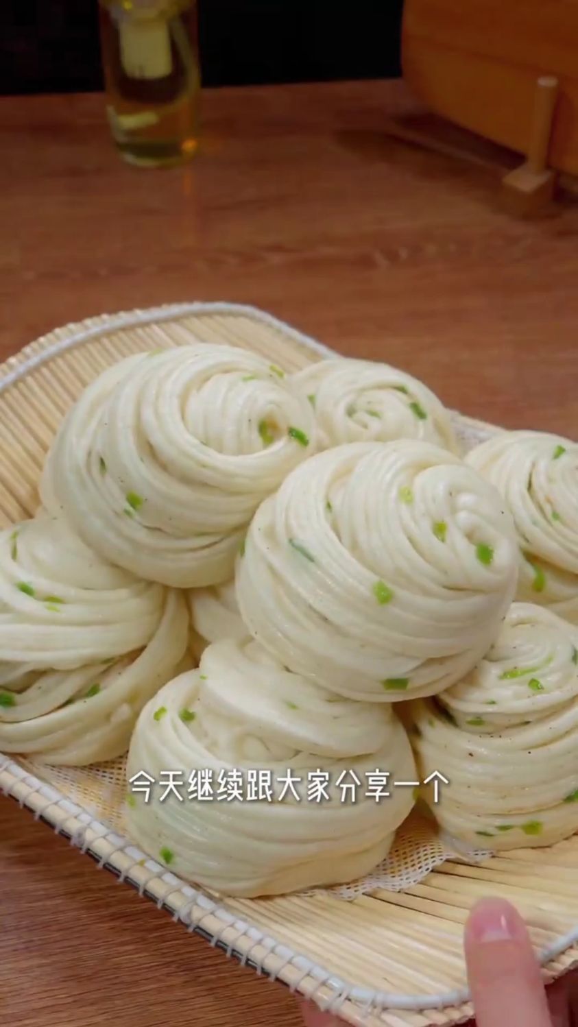 分享一道葱花面卷的做法